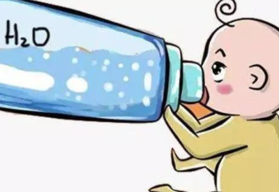 母乳喂养的宝宝有些特殊情况也需要喂水 母乳喂养的宝宝有些特殊情况也需要喂水