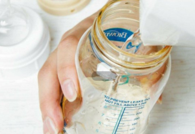 长期用桶装水给宝宝冲奶粉到底好不好 长期用桶装水给宝宝冲奶粉到底好不好